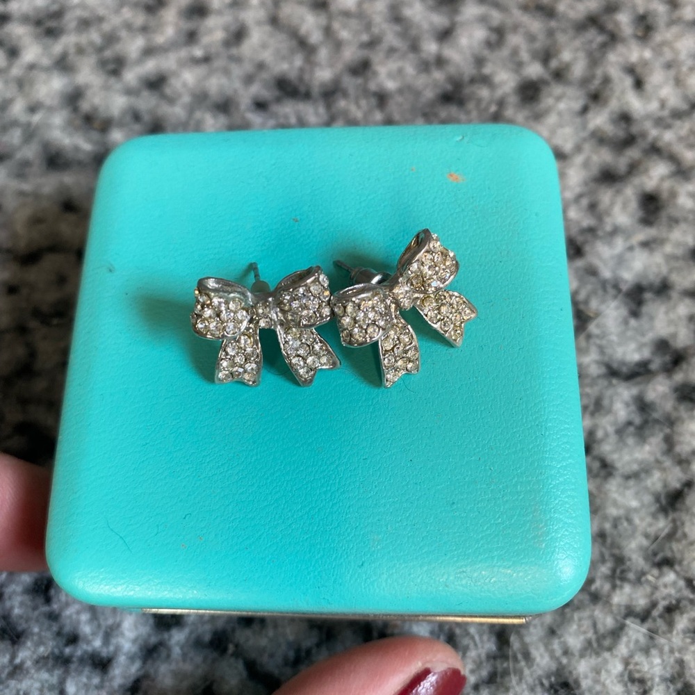 Elegant Silver Bow Earrings - Picture 5 of 7